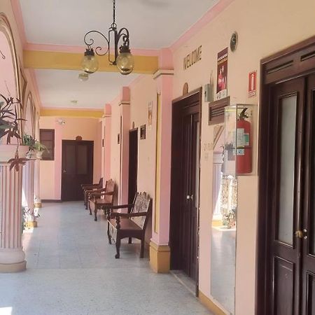 Hotel Chaparral Panajachel Bagian luar foto