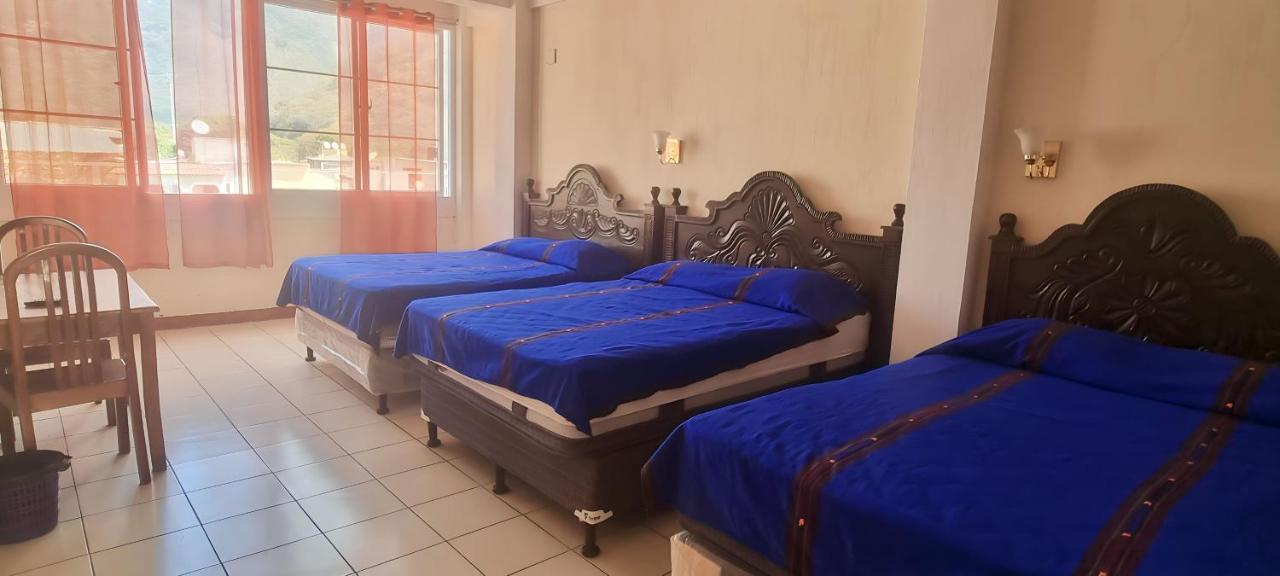 Hotel Chaparral Panajachel Bagian luar foto
