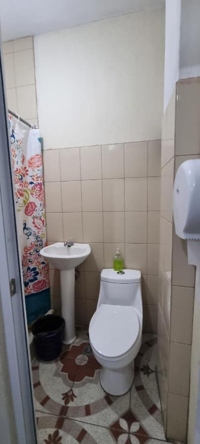 Hotel Chaparral Panajachel Bagian luar foto